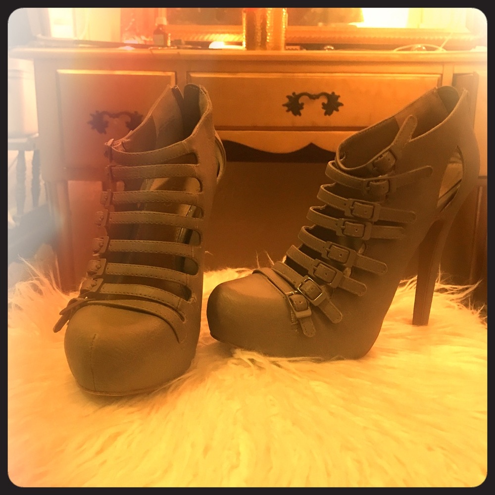 Aldo strappy taupe heels size 6